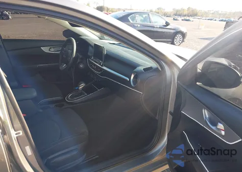 2022 Kia Forte Lxs z USA, uszkodzony, nr VIN 3KPF24AD4NE472231